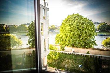 Deluxe, One Bed. Apt. Riverview